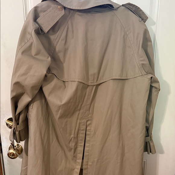 Burberry Classic Beige Trench Coat -Unisex - Picture 8 of 11